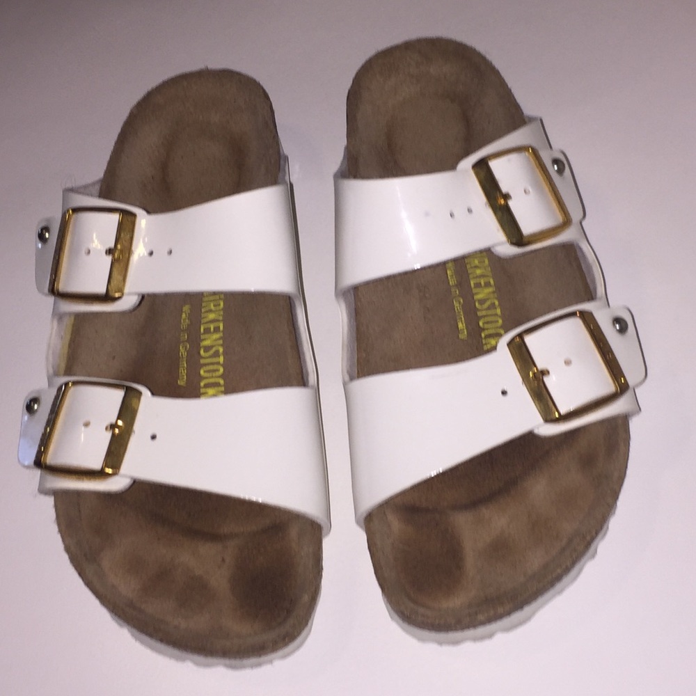 Patent white/gold Birkenstock’s